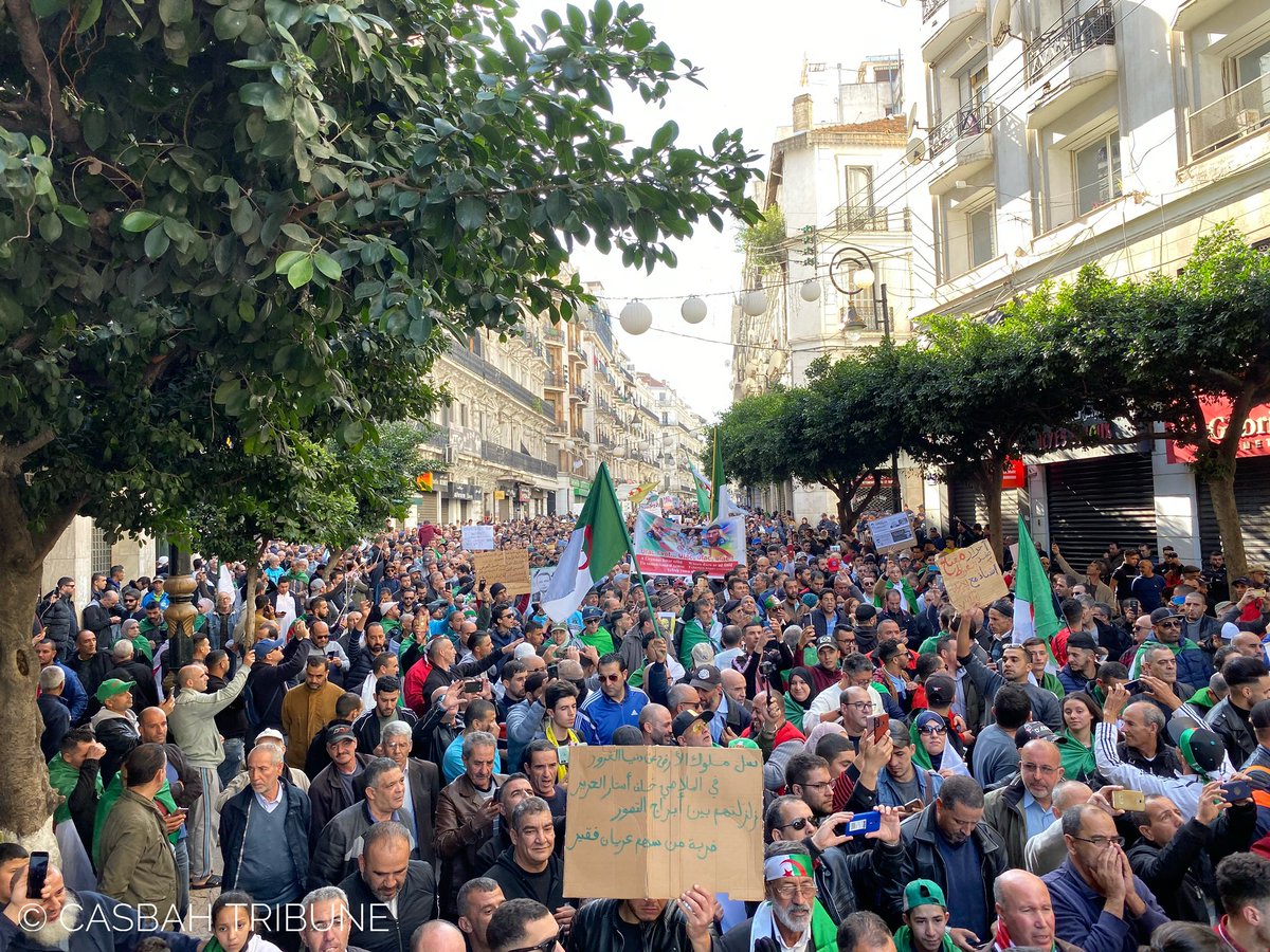 khaleddrareni's tweet photo. 42nd friday of Algerian mobilisation against the regime and the elections of december 12, rejection of military power and demand for democracy
#Algiers
#Algeria
#Friday_42 https://t.co/jZo8052YhM