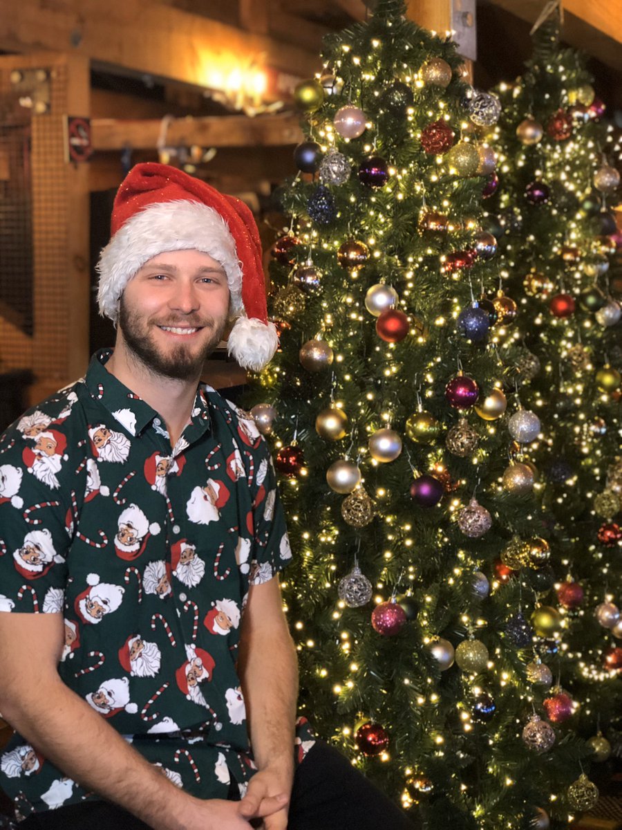 Dress like the #ChristmasDevils (and get 20% off using code MERRY20) 

Fournier’s short sleeve green Santa shirt 👉🏻 bit.ly/FournierGreen 🎅🏻