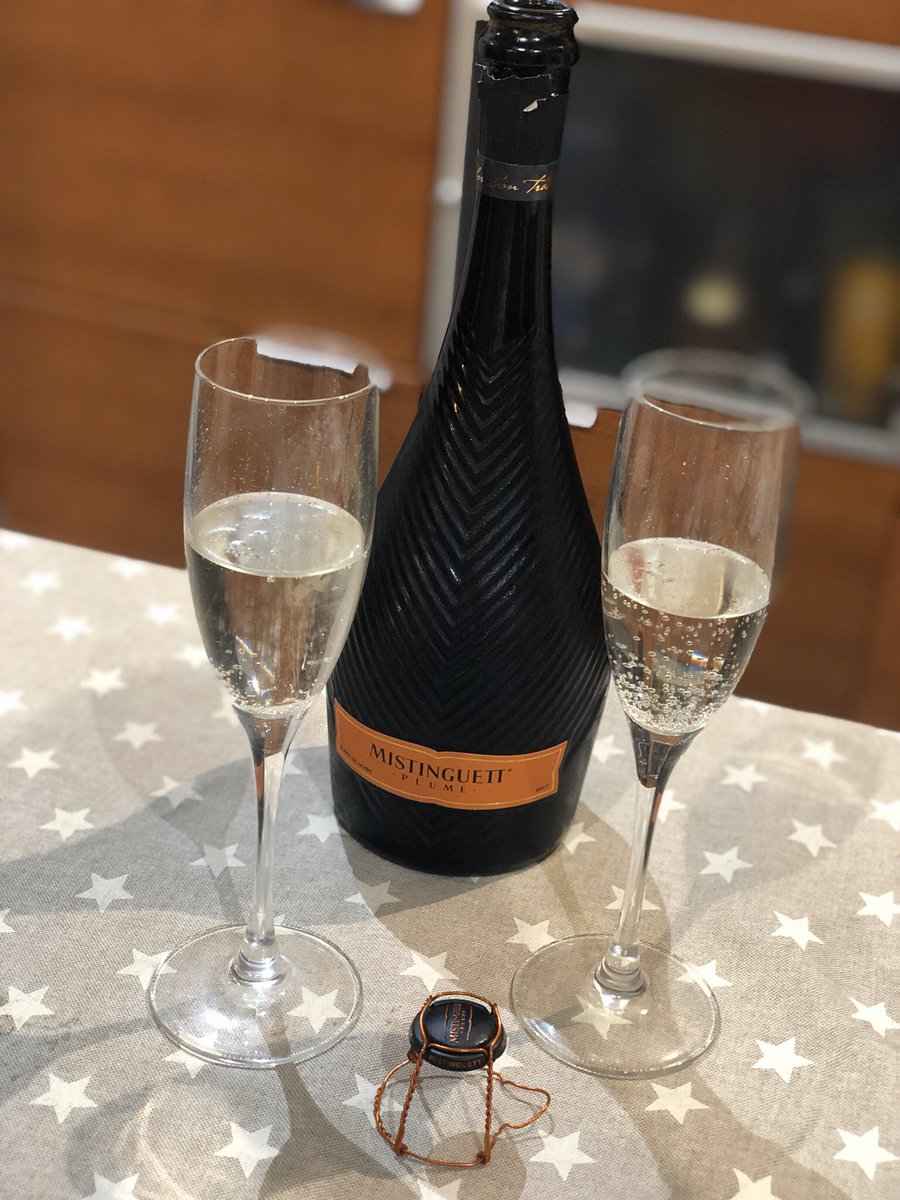 lucducatibcn's tweet photo. #gracias #thanks @MistinguettSW 👏👍 cava de lujo buenisimo @lucducatibcn https://t.co/BF7XYqqpXi