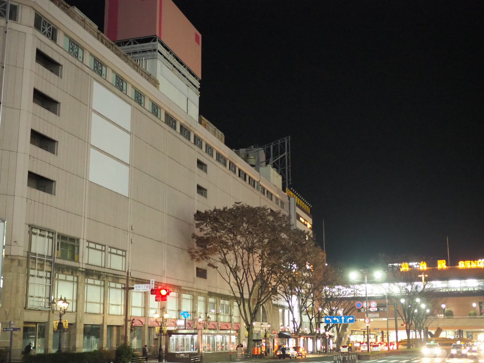 スパイク ガメラ2 レギオン襲来 で レギオン草体が発生し 仙台壊滅の中心地になった仙台ビブレのビルは 二十年前には さくら野百貨店 に改装されたんだけど 既に廃墟 哀しい T Co ka2yvji2 Twitter