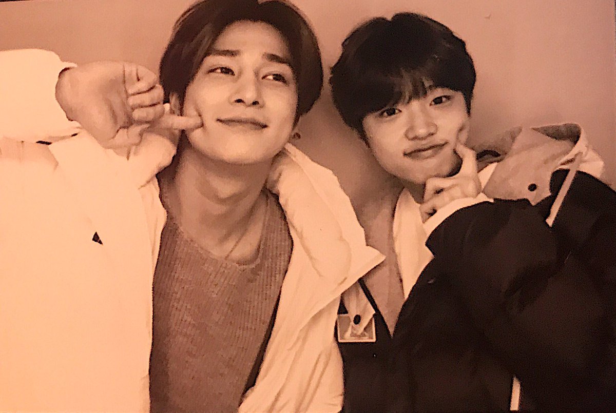 xmallangx's tweet photo. 화질살려본다고 살려봄... https://t.co/HEqamhZvsl