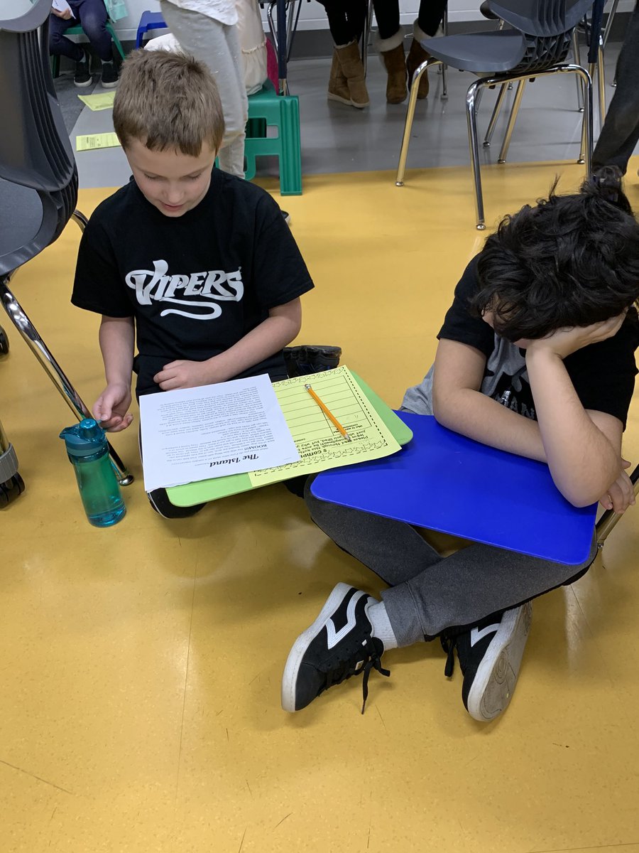 msgembarasclass's tweet photo. Thanks @Griffin0515 for coming to our Realistic Fiction Narrative Publishing Party! @D59Ridge https://t.co/J9xFJWXIsV