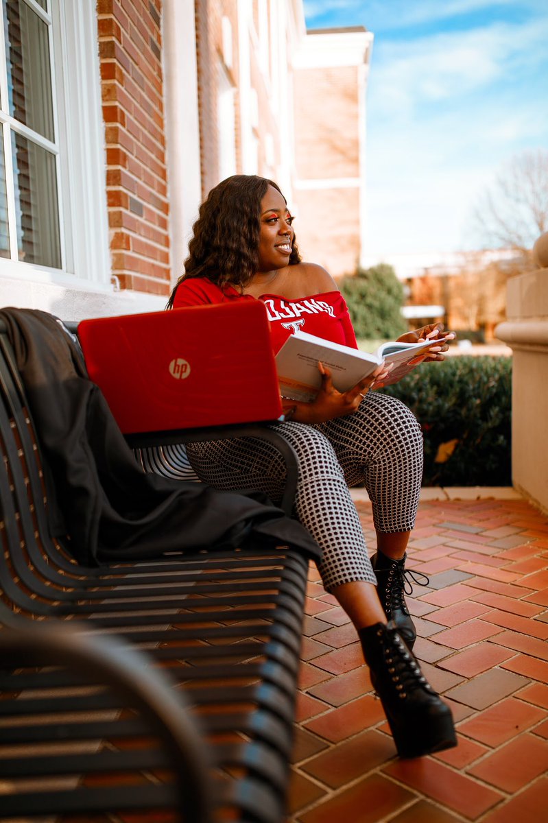 lisha_jayyyy's tweet image. IT TOOK A LOT OF BS TO GET THIS BS 🗣‼️ My testimony couldn’t fit in 280 characters so just know I’m BLESSED 🙌🏾 This journey has been a test and your girl FINALLY aced it ✌🏾 
#Determined&amp;amp;Degreed
#TroyU
#DoneWithThisBS
#IssaGraduate