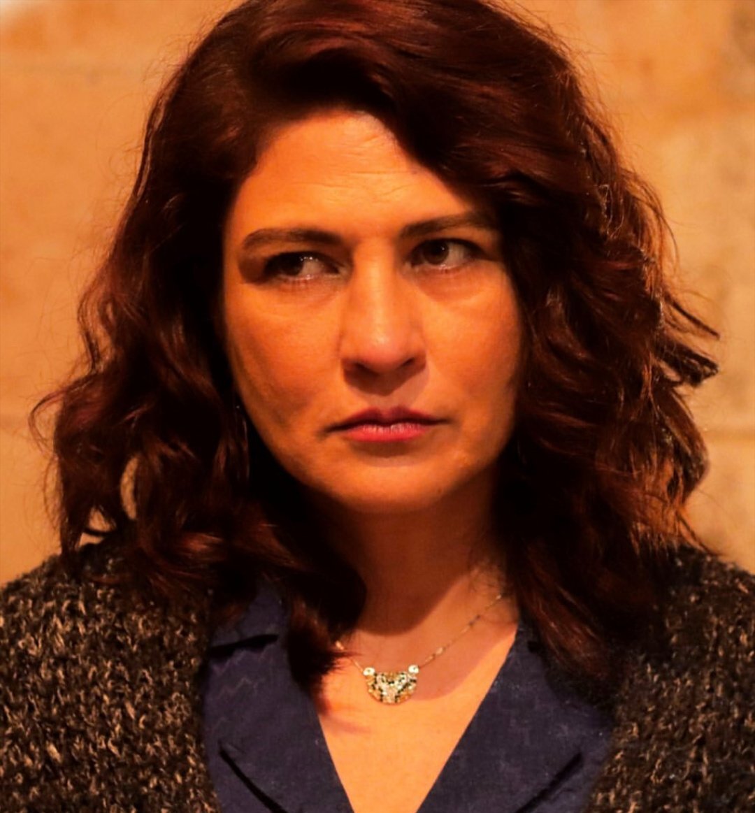 Bu bakışım ilk fırsatta ana babasını gambazlayan bencil,sinsi kızıma. 
@pYarenSadoglu
Evlendirelim de gör gününü hayırsız evlat. 😡
#Hercai
<a href="/ghatihan/">Gulcin Hatihan</a>