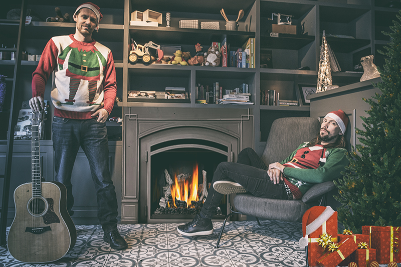 Jólabörnin Stebbi Jak og Andri Ívars uppistandari eru komin til byggða og halda sínu fyrstu jólatónleika af þremur hér í Tjarnarbíó í kvöld. Happy Hour á Tjarnarbarnum til kl. 19:30.

Örfáir miðar enn lausir.
Miðasala á tix.is: tix.is/is/tjarnarbio/…