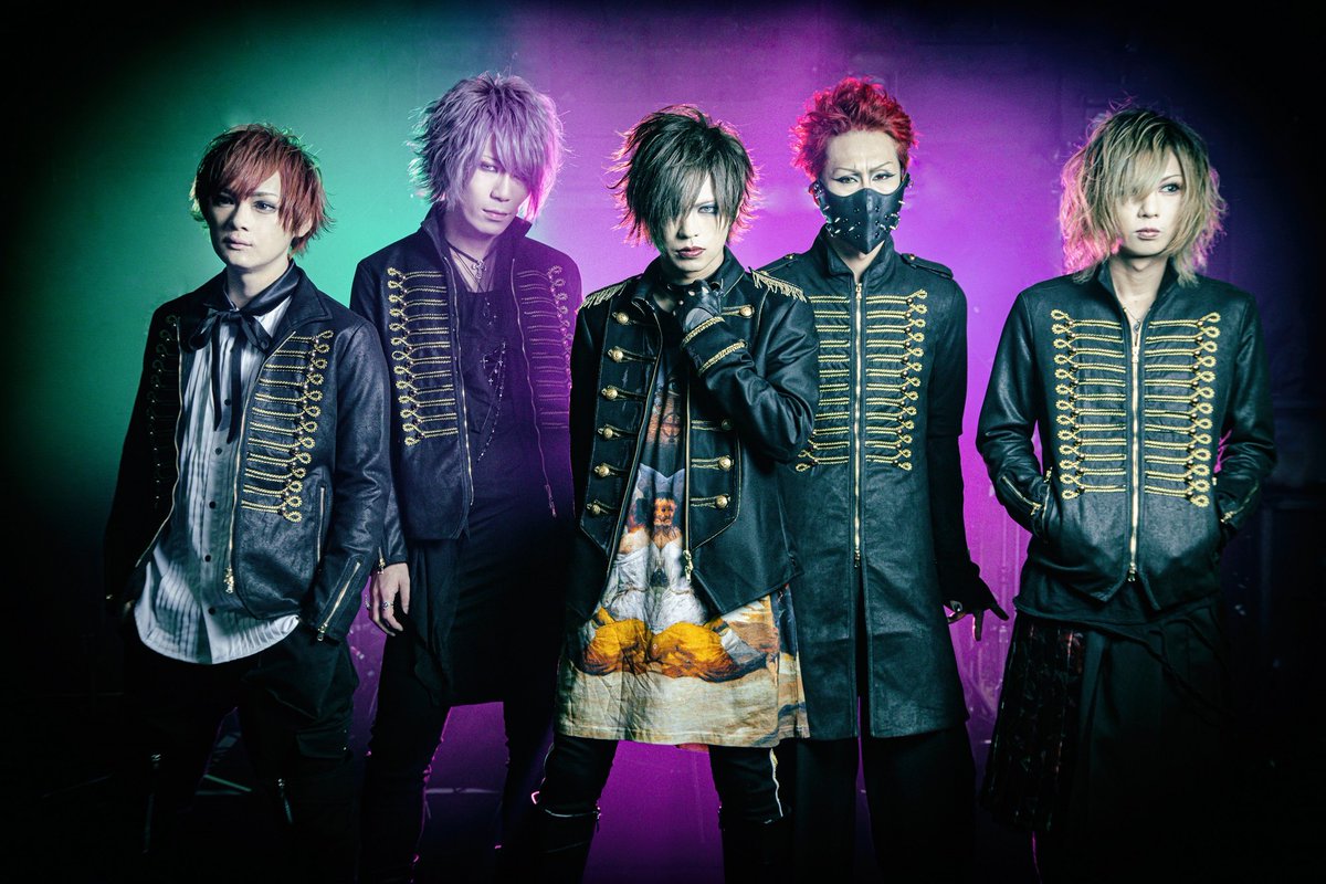 JRock77934305's tweet photo. #Nicolas: New Look https://t.co/lvdCfqds1L