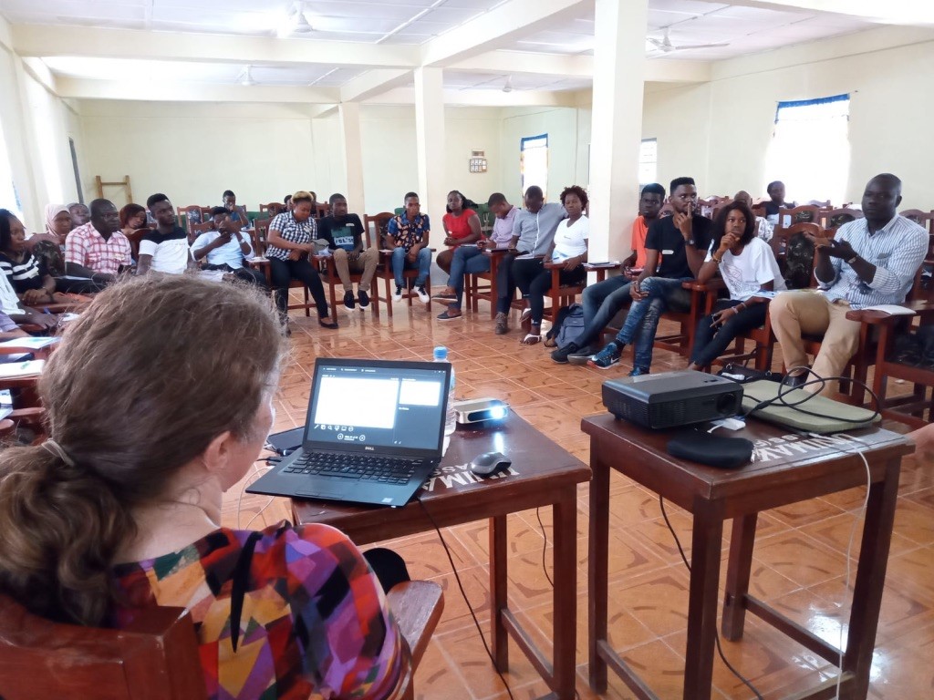 urbancampaign's tweet image. To improve the wellbeing of youth by co-design and co-create public spaces and generating ownership and participation, Urban Synergies Group released a report: TRANSFORMATIVE SOLUTION FOR YOUNG PEOPLE IN URBAN SLUMS OF SIERRA LEONE #UrbanThinkers #SDG11 ➡️worldurbancampaign.org/urban-synergie…