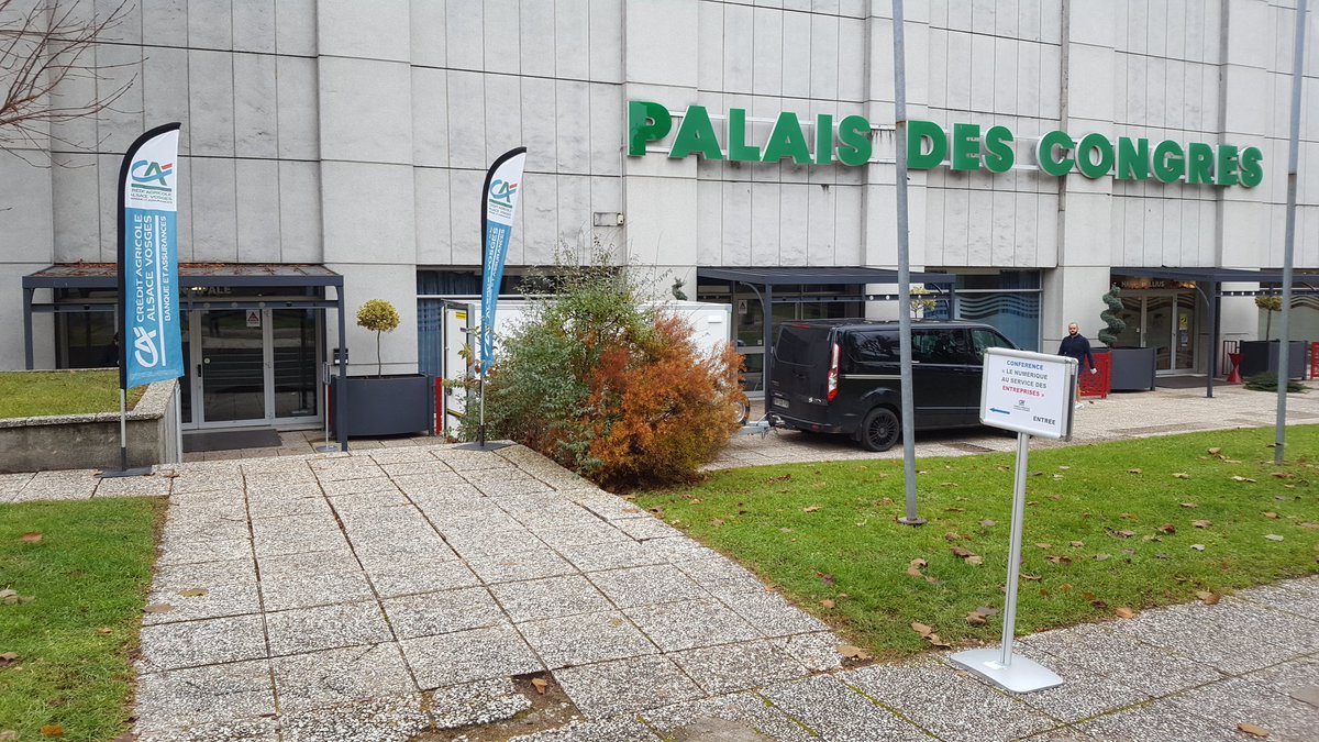 EVosges's tweet photo. conférence du numérique au service des entreprises 1ere table ronde merci à l Agence de Vittel et à Samuel PROTIN pour la richesse des intervenants 
@villageCAav @CA_AlsaceVosges @EcoPlaine @SamuelProtin @blockchainvalleyvittel
@palaisdescongresvittel https://t.co/GzRChrotAe