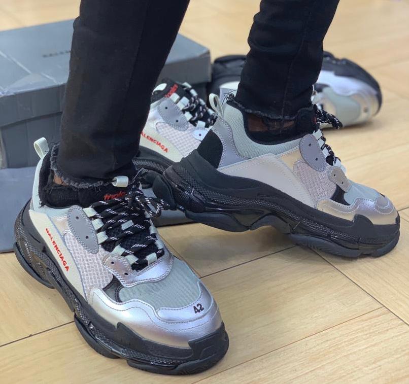 splitape's tweet photo. We Have kicks For Everyone!
.
Please RT
.
SEASONS GREETINGS πππ
.
Kindy Check through, We have one for everyone.
.
Size 40-45
Price: NGN33,000
.
#splitape #kicksonfire #TheExperience14 #abacha #allegri #CardiB #soundman #CardiBinLagos #Falana #ThingsFallApart #sowore https://t.co/xNe2KYYSP4