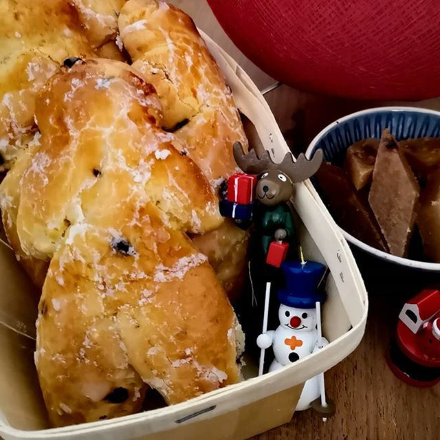 The_des_Muses's tweet photo. Bientôt l'heure du goûter... Bonne Saint Nicolas à tous !
.
.
.
#manele #menele #bonhomme
😋
.
.
.
#gouter #teatime #tradition #grandest #alsace #saintnicolas #6decembre #calendrierdelavent #strasbourg #strasgram #igerstrasbourg #igstrasbourg #monalsa… https://t.co/dLLLX6ACdm https://t.co/LLNEevqJP9