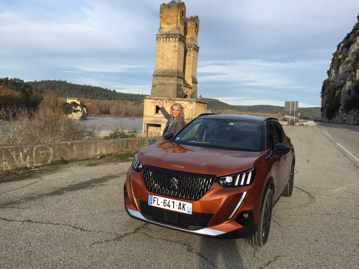 winsusie123's tweet photo. New #Peugeot2008,the #SUV can now also be purchased fully #electric.Only difference between #combustionEngines& #EV:no exhaust pipes+the little blue e at the end of the #Apillars+on the tailgate.The #EV is fun to drive,pity there won't be rockerSwitches🏎️🏎️🏎️🏎️🏎️🏎️🏎️🏎️✍️✍️🎤🎤💃 https://t.co/b9Do1gJ2Be