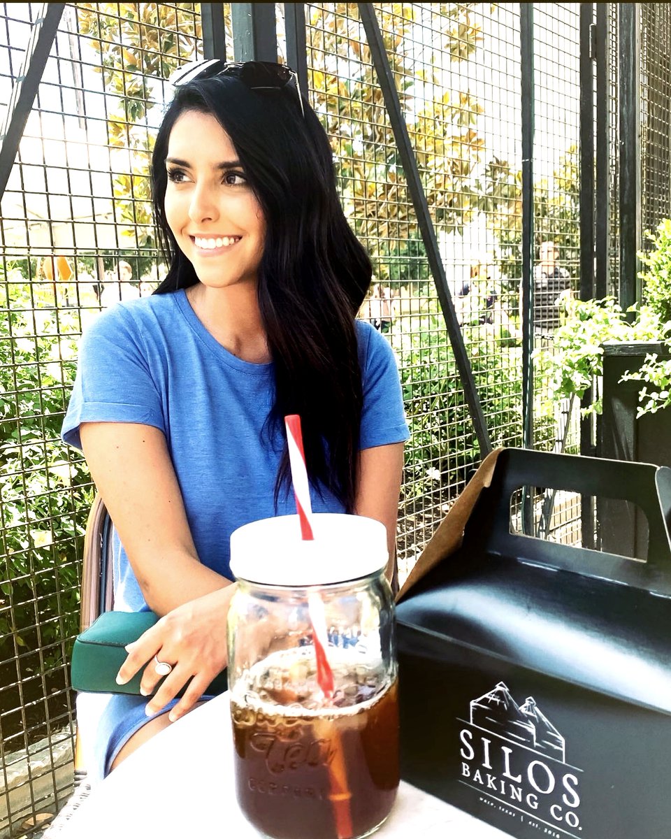 AlabamaSweetTea's tweet photo. "Take me back to sunshine and sweet treats. "
∙
∙
Well, we can handle half of the sweet treats. Just get back to see us!
∙
∙ 
📸@rach_cortez

#alabamasweettea #sweetsouthernclassic  #icedtea #teatime #magnolia https://t.co/aQxWlGsvCl