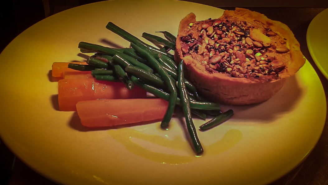 As well as gorgeous turkey dinners we're also serving our vegan sweet potato, cashew, apricot chutney tart, carrots and green beans 😋yum, yum! 😋bit.ly/ChristmasTBM