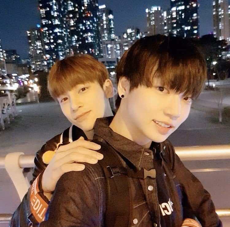 GijoongArchive's tweet image. Happy birthday Hangyul!!! 
Band members, best friends, brothers

Hangyul is important to so many people, I hope that today he will truly feel how special he is and happily celebrate his birthday with everyone who loves him ❤️

#Happy_Hangyul_Day
#한결같이_빛나는_한결아_생일축하해