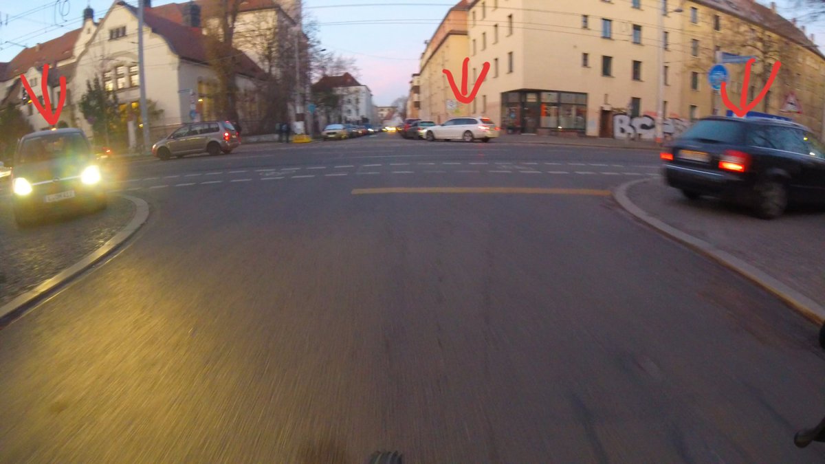 madmusterer's tweet photo. Elterntaxis sind die Pest 🤬😡
#runtervomgehweg #übersehen #Schulweg
#Leipzig #Connewitz https://t.co/9P3h05PM6J