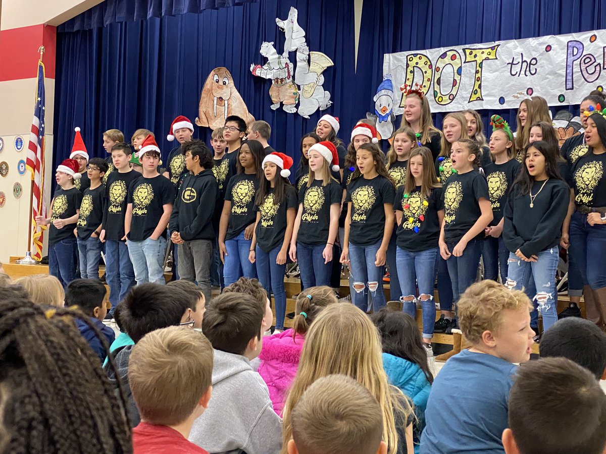 EECastillo5's tweet photo. The Griffin Middle School choir, theater, and orchestra came to Morningside today. It’s always fun to see former students. @MsHollyShelton @MorningsideES @Griffin_MS https://t.co/8cjdVUAIwW