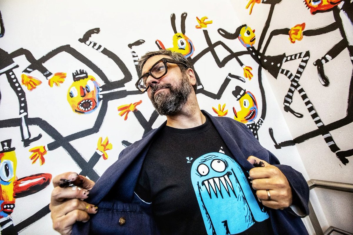 Llegó <a href="/porliniers/">Liniers</a> y ya dejó su huella en  el Conjunto Santander de Artes Escénicas de la <a href="/udg_oficial/">Universidad de Guadalajara</a>. Presentará su libro "Macanudo 6" mañana a las 16:00 horas en el Salón José Luis Martínez. ✨🎉👏  ¡Ven, ven!