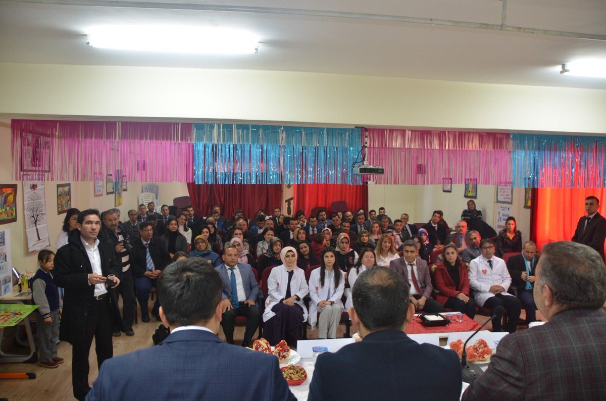 GulnarMEM's tweet photo. İl Milli Eğitim Müdürümüz Sn.Adem KOCA, Cumhuriyet İlkokulunda öğretmenlerle ve Velilerimizle biraraya geldi. #Eğitim2023 

Haber☞https://t.co/Jce8VeV2bo

@ziyaselcuk @adnanboyaci @safran1958 @hmzaydg @AdemKoca46 @FatihBurgut 
@tcmeb @meb_ailesi2023 https://t.co/znbv47QPdJ