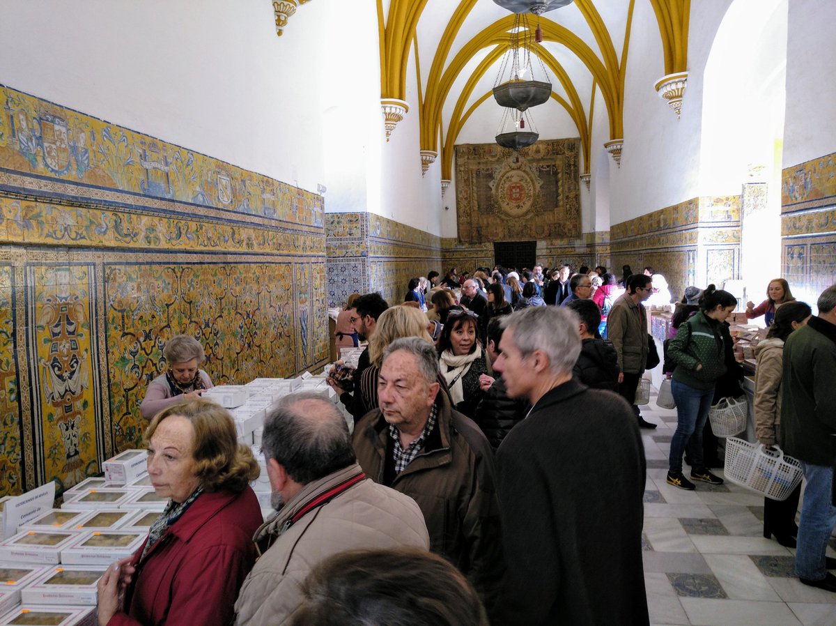 camaro_ro's tweet photo. Toneladas de productos de las grandes superficies frente al arte de los fogones de los @Sosconventose de Sevilla, historia y cultura gastronómica de la ciudad, calidad para el paladar y seña de identidad de una Navidad auténtica..la elección es clara #TDSActualidad https://t.co/Co2nQtaJCU