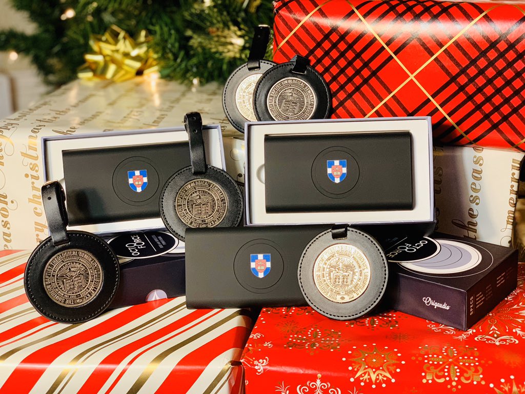 SBTSalumni's tweet photo. For those long days on the road driving to see family and for all of those holiday gatherings, our 5th day of giveaways is an @SBTS wireless phone charger! RT and follow to win! #SouthernforLife https://t.co/F8CcqND1T0