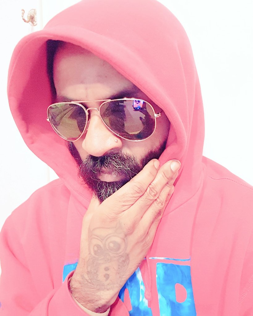 der_sugasoph's tweet photo. #hoodiefriday #rapx https://t.co/RLVCSQXrMt