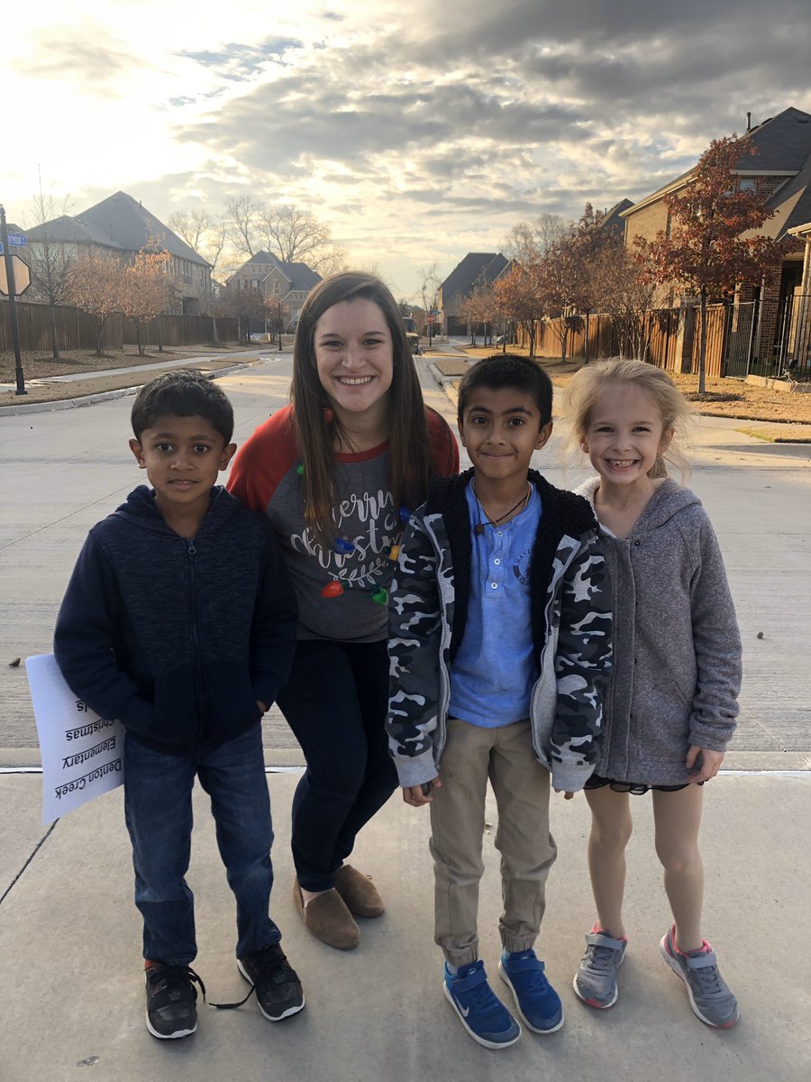jeffersjungle's tweet photo. We had such a fun time caroling though the neighborhoods yesterday and running into these 2A friends was a sweet surprise!! #spreadingcheer #singingloudforalltohear @DCEtrailblazers https://t.co/delKqkitHp