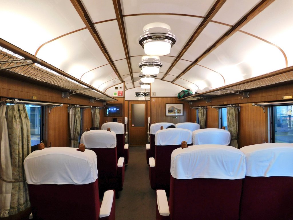 さかな 4 とれいゆつばさ 乗車日 1 3 移動しながら足湯が楽しめる 前代未聞の新幹線 なぜ足湯を付けようと思ったのか 車内では足湯の他 売店で地酒を購入可 優勝待ったなし なお この日は貴重な山形 上野での運転で 普段は体験できない0km H