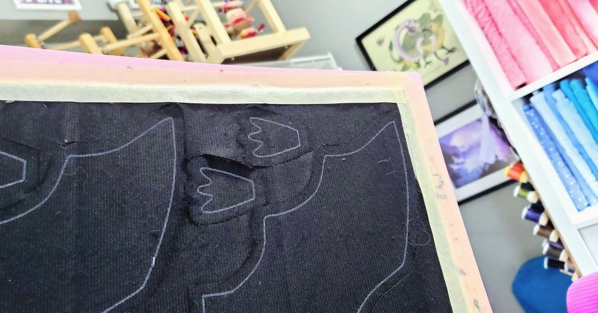 BeeZeeArt's tweet photo. Sometimes I tape the edge of the fabric with making tape the extend the life of the cricut mats. They get unsticky very fast with minky, but for me the edges go first so this helps.
#cricut #crafthack #wip https://t.co/6ITcu8ExJK