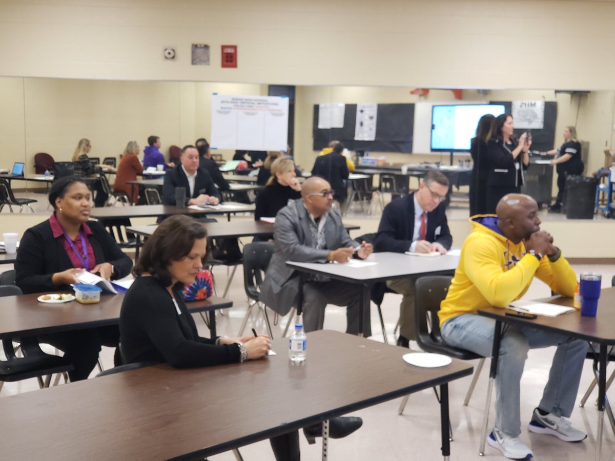 bobstokes12's tweet photo. @MinorHighTigers & @EaglesMovingUp hosting representatives from the Bill and Melinda Gates Foundation, @srebeducation, & @JEFCOED to update on the progress of the Urban Networked Improvement Communities project. #JefCoEdMath #JefCoEdNIC https://t.co/fAfu6LLZFY