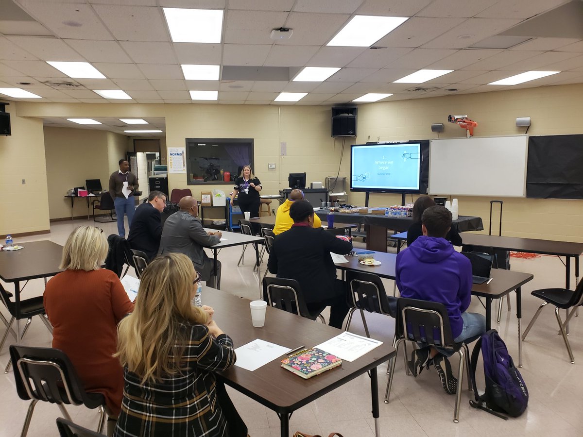 bobstokes12's tweet photo. @MinorHighTigers & @EaglesMovingUp hosting representatives from the Bill and Melinda Gates Foundation, @srebeducation, & @JEFCOED to update on the progress of the Urban Networked Improvement Communities project. #JefCoEdMath #JefCoEdNIC https://t.co/fAfu6LLZFY