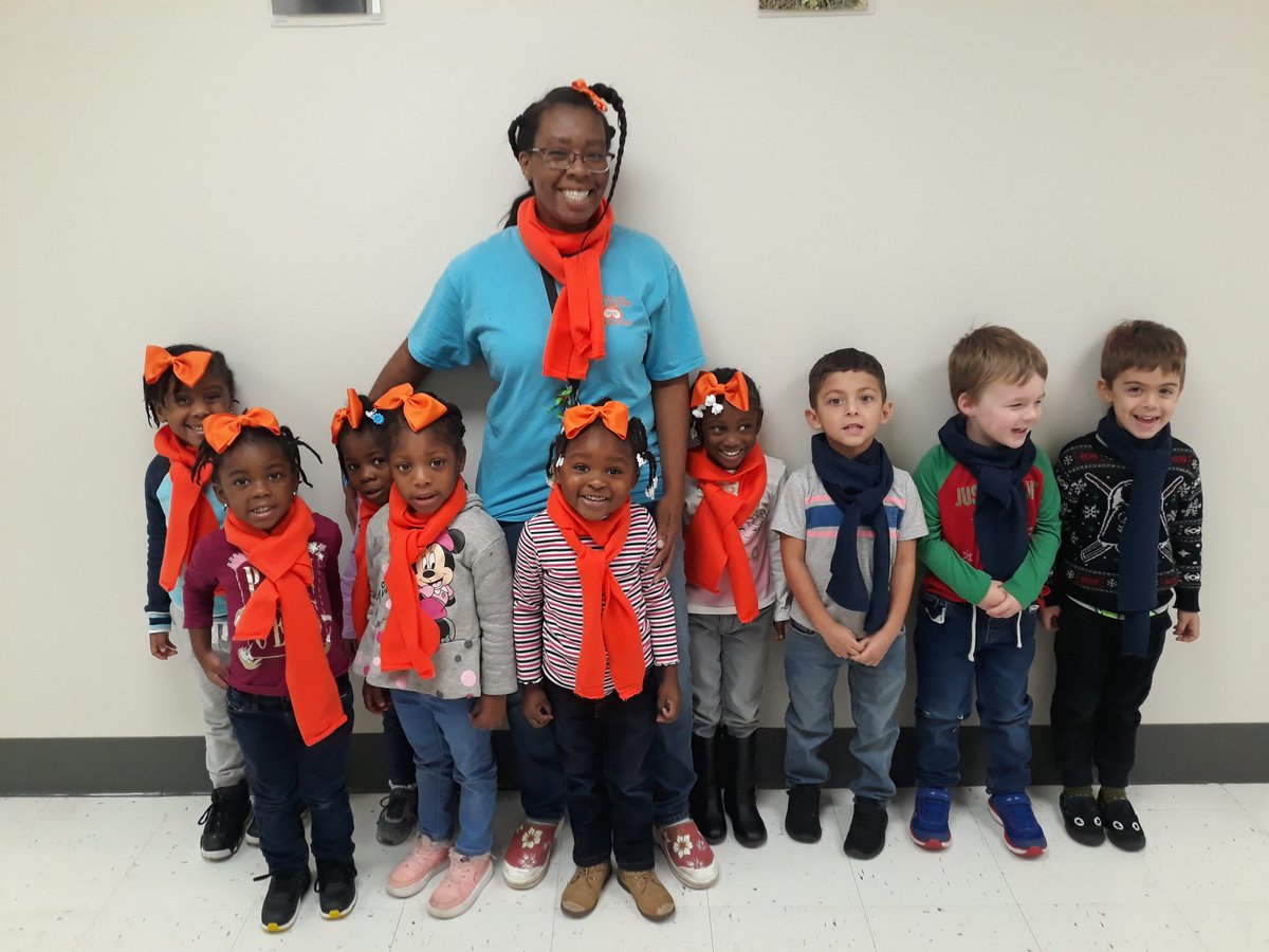 When you are winning Twin Day with scarves and matching hairbows! The 3 year olds are the cutest twins in the school! #angeloakes 
#Handmadewithjoann