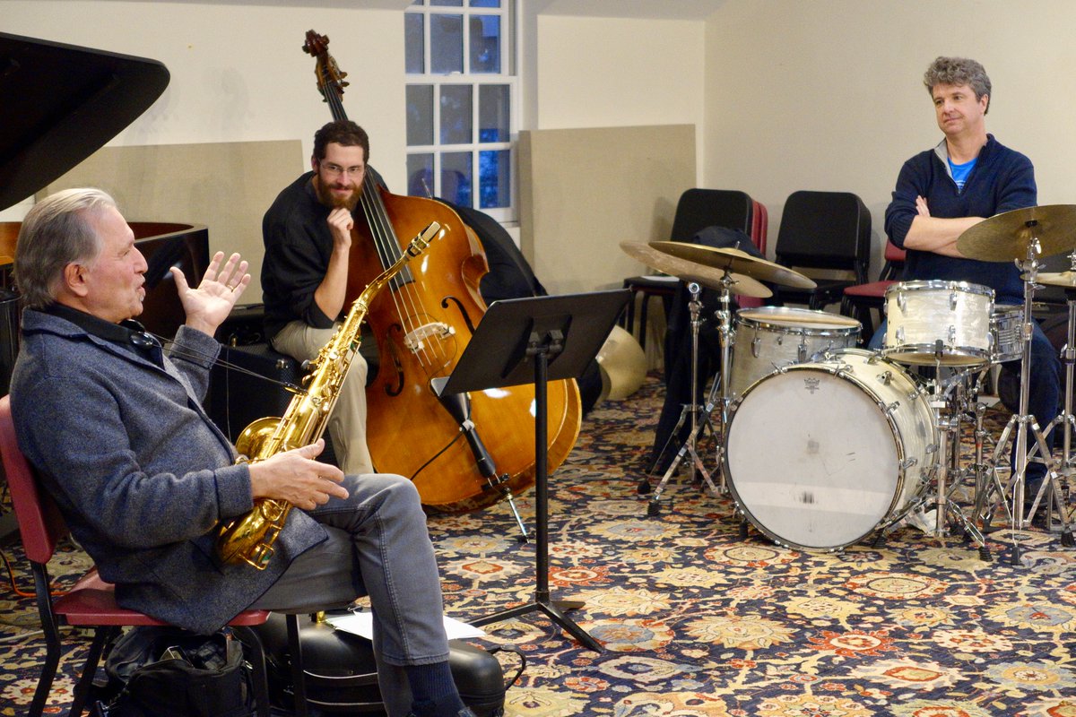 RSConservatory's tweet photo. Yesterday, our students enjoyed a master class with jazz saxophonist and educator #JerryBergonzi! A favorite quote from his visit: “The ten most important things to learn how to play jazz are: 1. Listen 2. Listen 3. Listen . . .” You get the idea 😜 #riversschoolconservatory https://t.co/Zi2jFcd5Iq