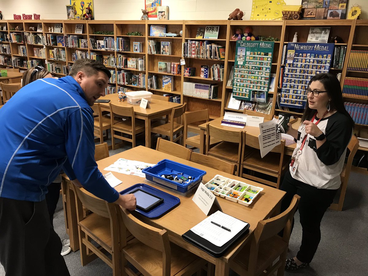glennw98's tweet photo. Thanks @techcoachjnic and @LOuvertureElm - we’re already playing with great tech tools! @WichitaUSD259 #teched #techedchat @ESSDACK https://t.co/5XiEGboWg8