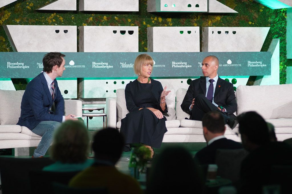 BloombergCities's tweet photo. #Census2020 is quickly approaching! This year’s #CityLabDC included an insightful conversation about the importance of an accurate count for #localgov. Watch the full discussion ➡️ https://t.co/5AteZinmLQ https://t.co/3tRZxESkDM
