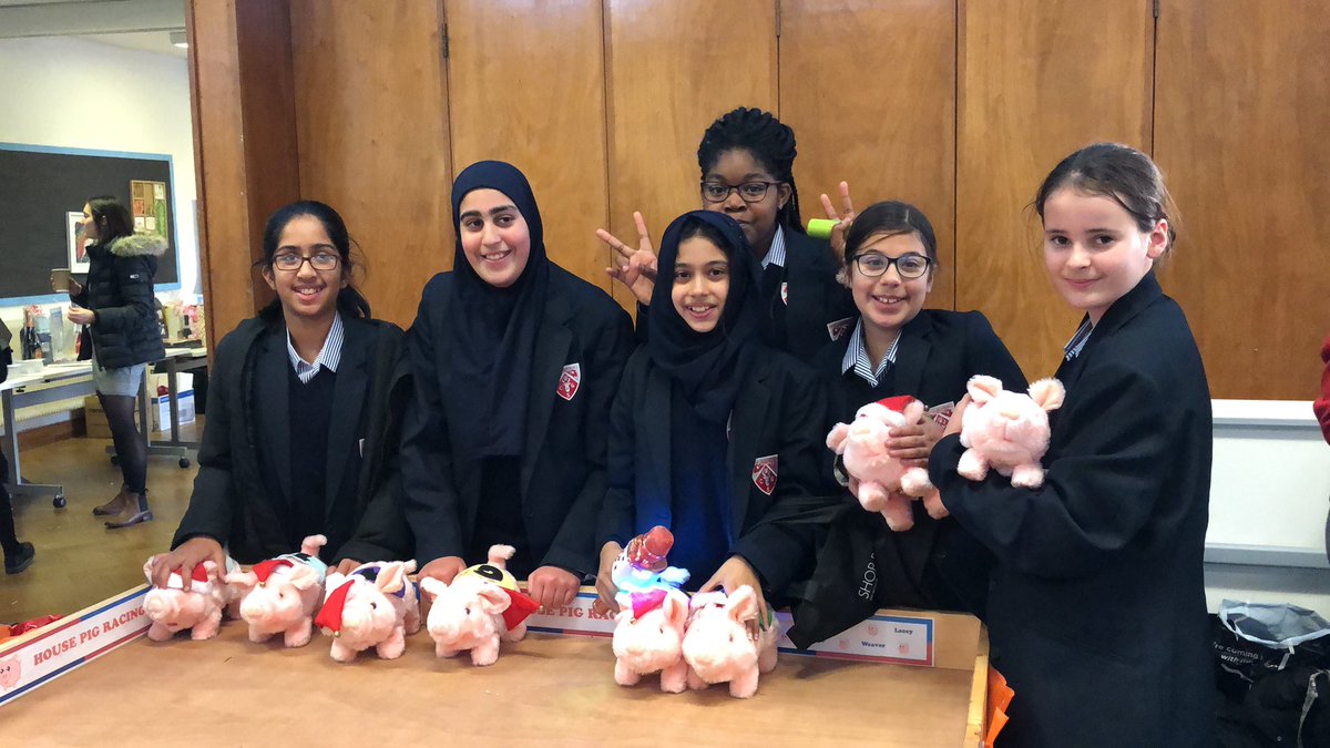 misshmfl's tweet photo. 7C are pig racing! #clothworkers #christmas #werholt https://t.co/Nd0BOyruH0
