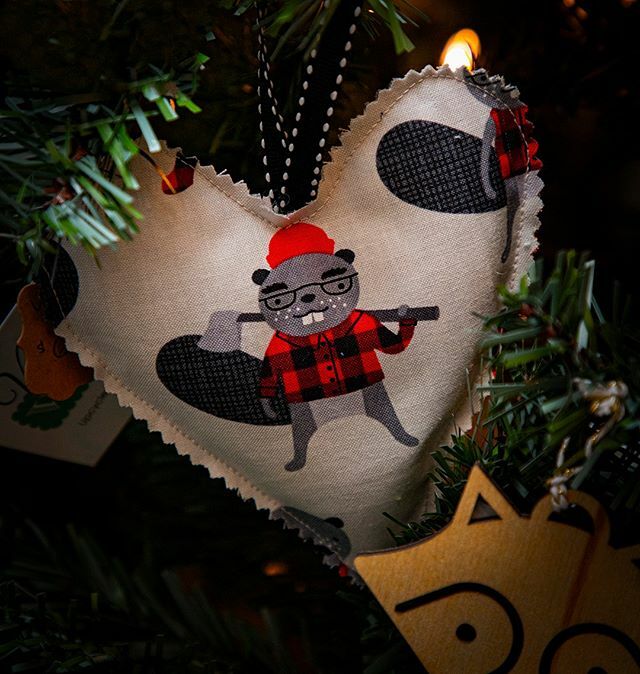 NestHamilton's tweet photo. 🇨🇦Handmade. Beaver. Buffalo check. Canadian. This ornament from @vampedupvintage is on point! #HamOnt #beaversofinstagram 🇨🇦 https://t.co/x41oBNNcld