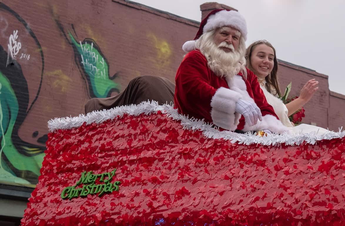 RVAHub's tweet photo. RVAHub Guide to the Dominion Energy Christmas Parade – https://t.co/jaJ27Ff2yu https://t.co/M0NSOgOxBB