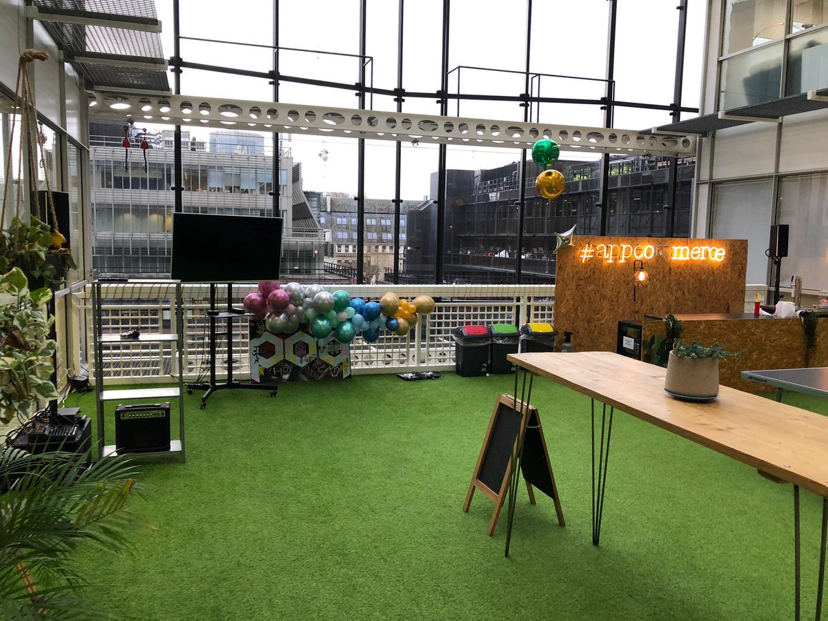 Friday party set up 🤩
Have a good one guys!