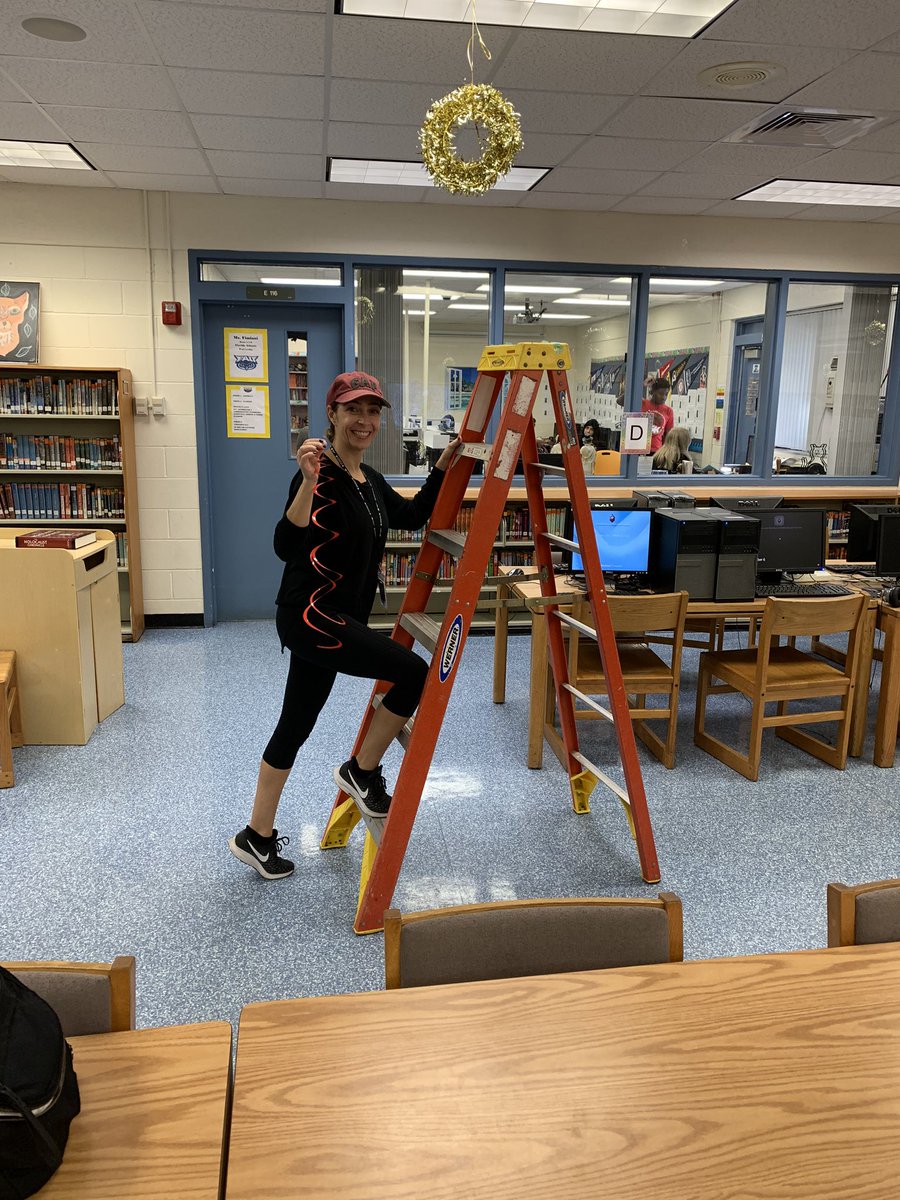 Butterfly918's tweet photo. Best PTSA in town @omniptsajaguars - decorations for every season! Thank you @AllisonSilverm3 @NDeluz https://t.co/uegBQLUUtQ