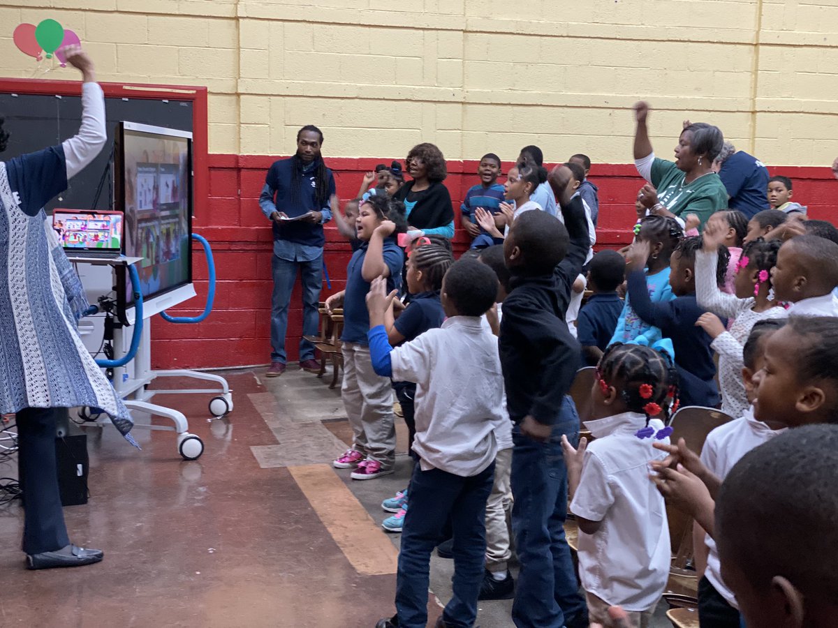Wayne_DPSCD's tweet photo. Wayne Town Hall: For the month of November we encouraged our students to focus on being kind. Students received awards for their kindness as well as our students of the month and teacher whose classes had high percentage pass rates on iReady! #GoWayne 🚀 https://t.co/6QOax7sNGA