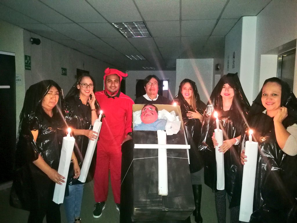 Jmielesm's tweet photo. #FiestaDeQuito #LaCajaRonca #Mag ✨🎉 https://t.co/QNA2eMeQ3m