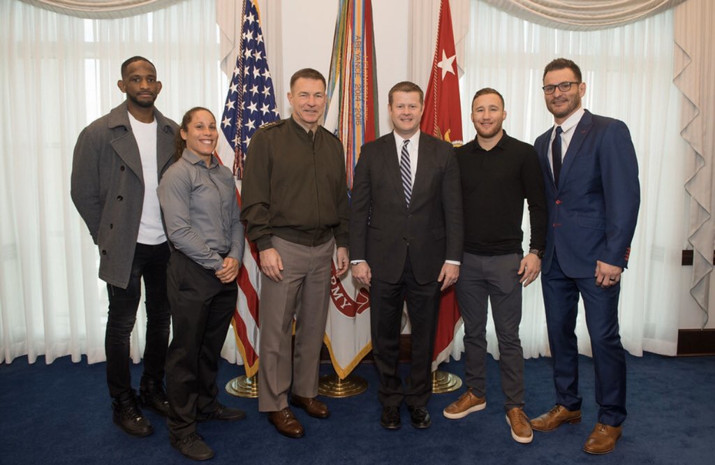 SecArmy's tweet image. Thank you @ufc athletes for visiting the Pentagon yesterday. Your sport inspires #Soldiers to be fit &amp;amp; ready for combat! 💪🏼🇺🇸 #fitnessfriday #armyfit #motivation #readiness