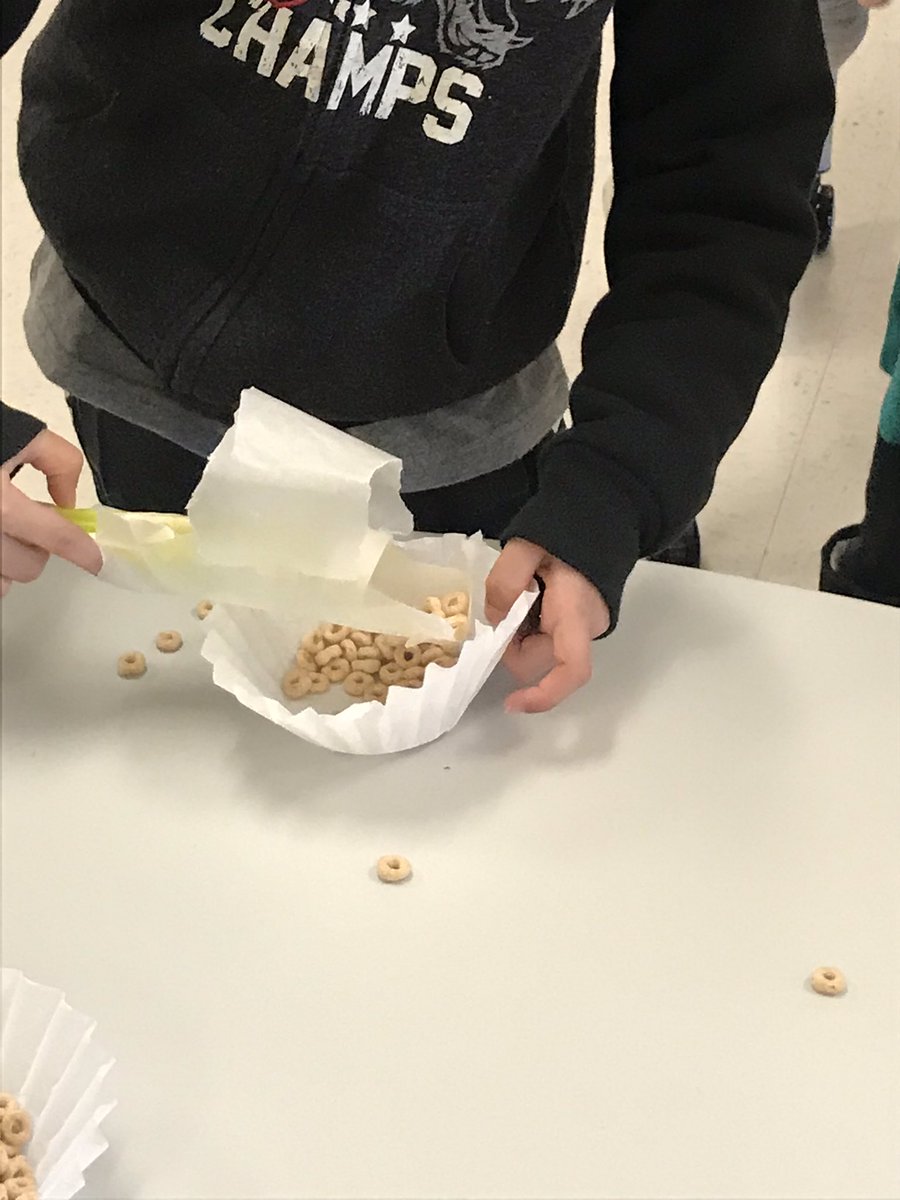 kinder_morales's tweet photo. Making spoons today in eslot!  Kindergarteners are so creative!  Testing our inventions is fun too! https://t.co/rftdiXYSDz