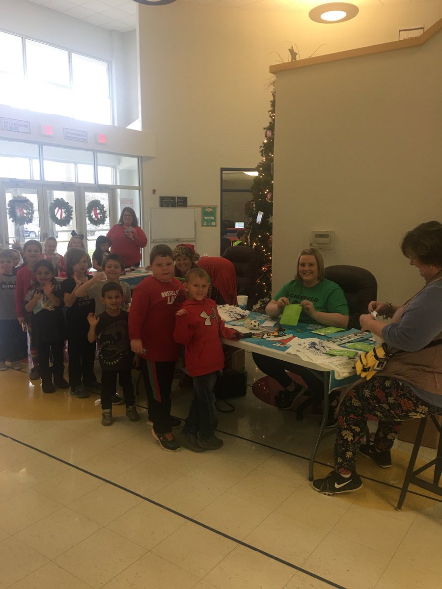 Diane_JES's tweet photo. Our Christmas shop is in full swing! Items from $.25-$10 and kids are SO EXCITED! My thanks to our awesome PTO! #JESRocks #SpiritOfGiving https://t.co/hMYUpMz2l8