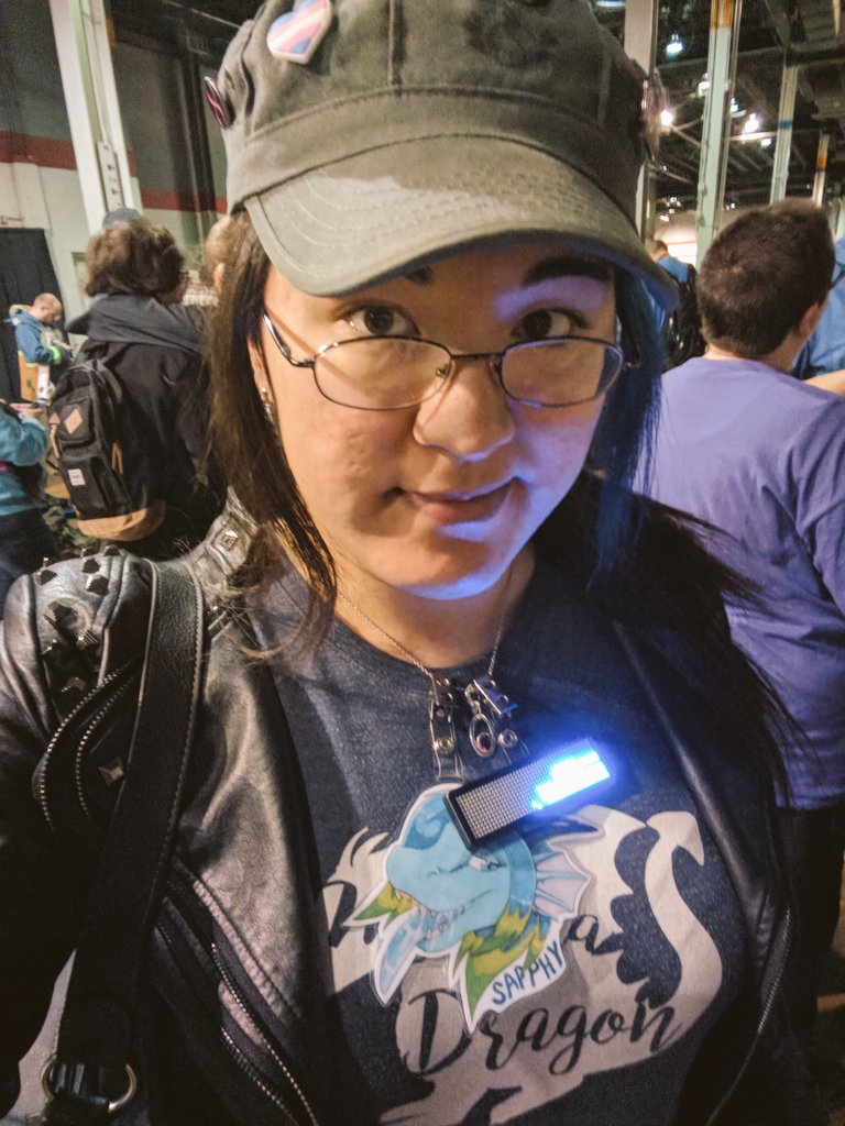 Sapphykinz's tweet photo. I'm here at #linecon2019 and there are more and more people filling this room by the second. https://t.co/A1zhJUDpZy