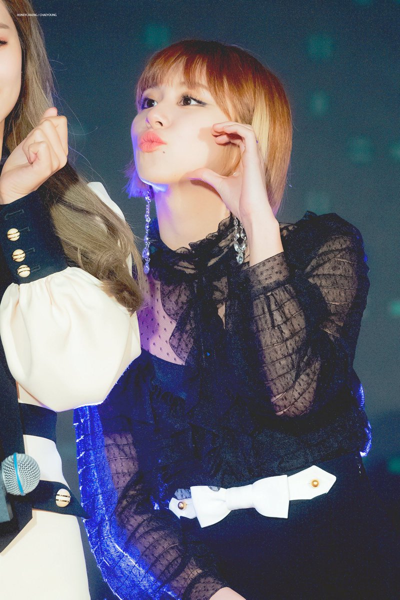 chaeypics's tweet photo. 191204 — © honeychaeng https://t.co/P7XKhbIRsW
