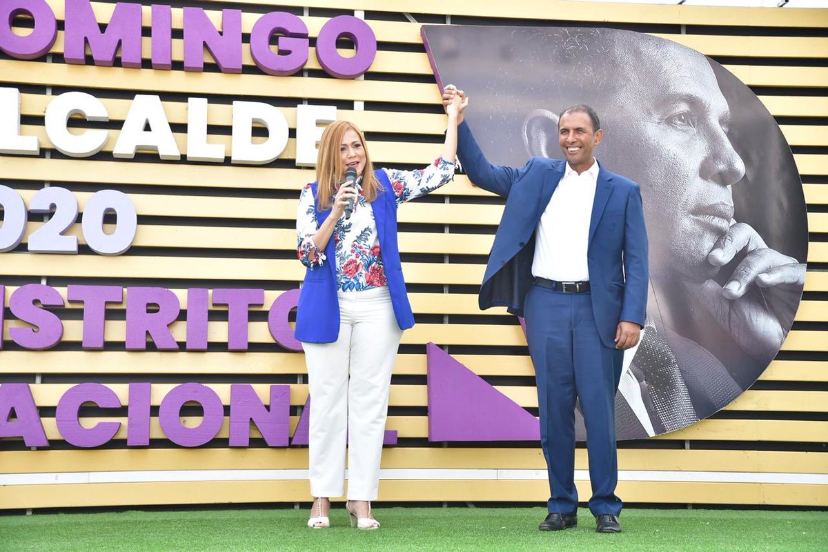 DomingoCG1's tweet photo. 1. Hoy presento a los capitaleños una mujer con 22 años de experiencia en función municipal, especialista en presupuesto participativo. Es además comunicadora. 
#FrancisJorge https://t.co/B0kJyN98h5