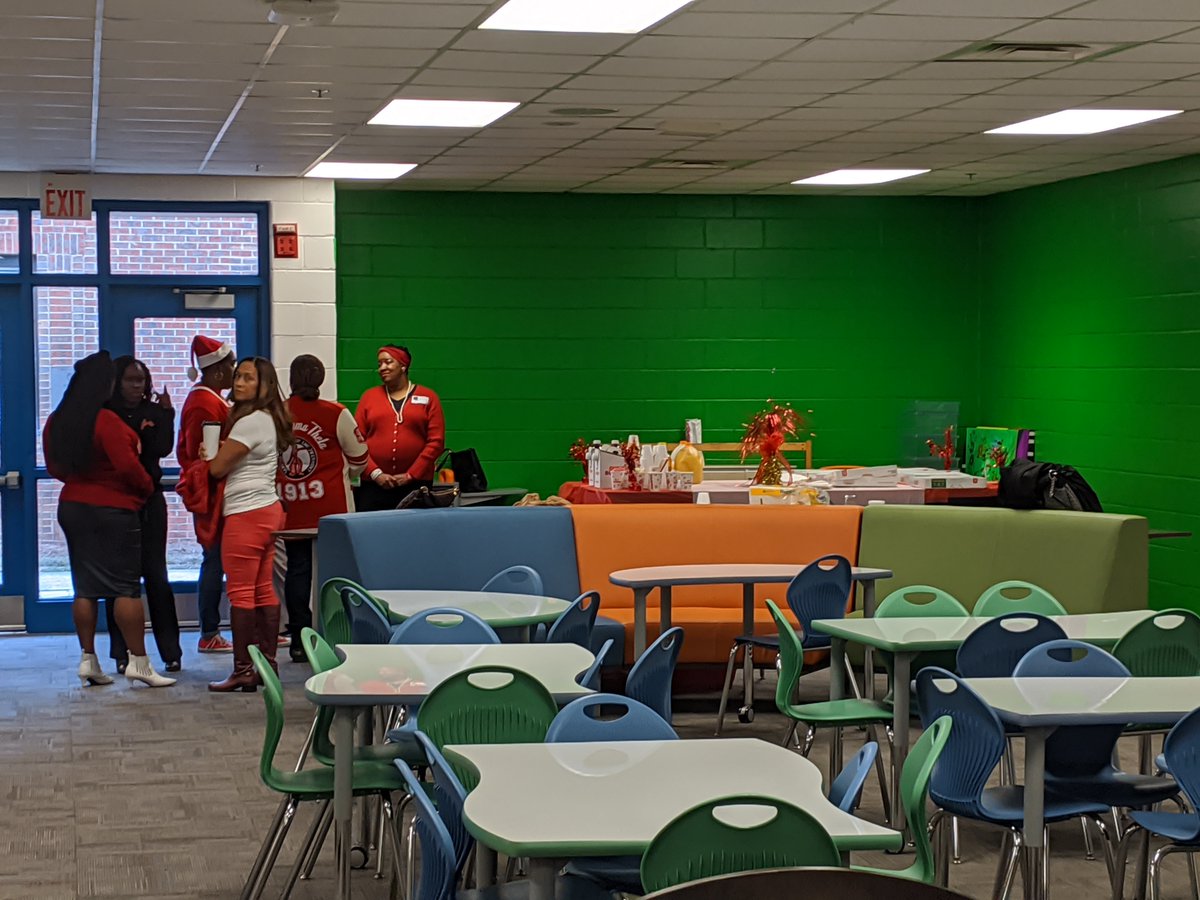 DLMediaCenter's tweet photo. Ms. Fleming and the Delta Sigma Theta Sorority Incorporated ladies, one of @DunleithES  Partners in Education, provided money, supplies, and snacks for teachers in @DLMediaCenter.  #grateful #Amazing https://t.co/71lifn2bEz
