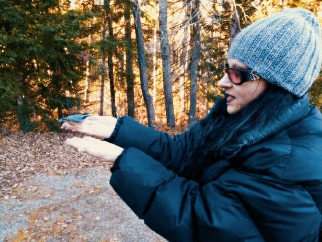 3 years ago in Algonquin! I showed Scott how to feed the chickadees!
.
#TB #Algonquin #Nature #Birding #AlgonquinPark #Hiking #Chickadee #ProvincialPark #Muskoka #Huntsville #Dwight #DiscoverMuskoka #Memories #AlgonquinProvincialPark #BirdWatching 🌲🛶⛺