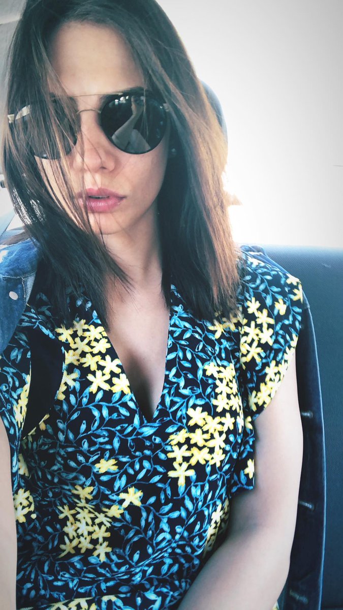 DemetStory's tweet photo. Posted: April 23, 2018
#DemetÖzdemir #DemetOzdemir #SanaBirSırVereceğim #Aylin #KurtSeyitVeŞura #KurtSeyitVeŞuradizi #Alya #ÇilekKokusu #ÇilekKokusudizi #Asli #No309 #No309dizi #Lale #LaleYenilmez #ErkenciKuş #ErkenciKuşdizi #Sanem #SanemAydin #DoğduğunEvKaderindir https://t.co/exizQYebPv
